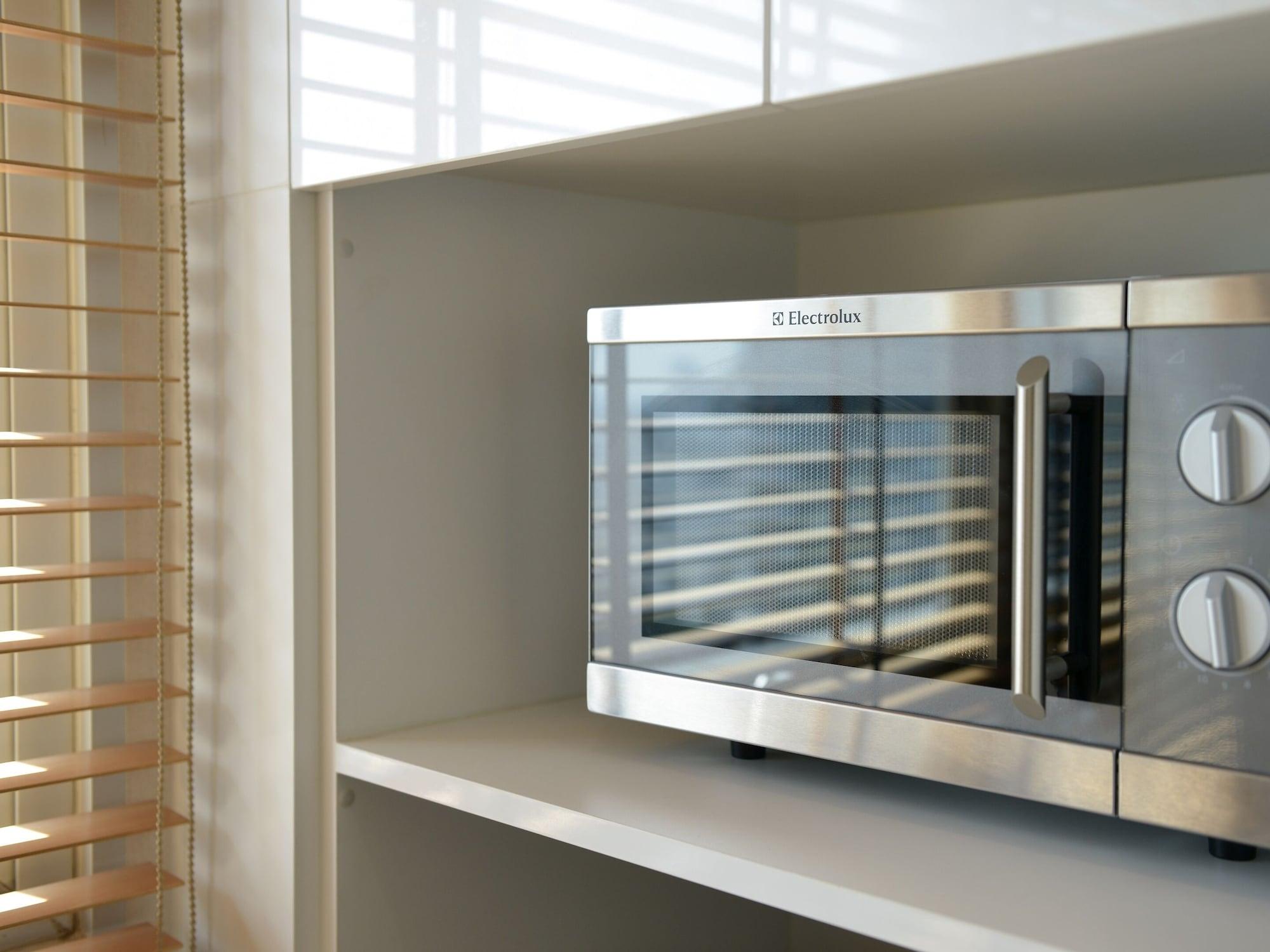 Grande Centre Point Ploenchit Hotel Bangkok Exterior photo A microwave oven