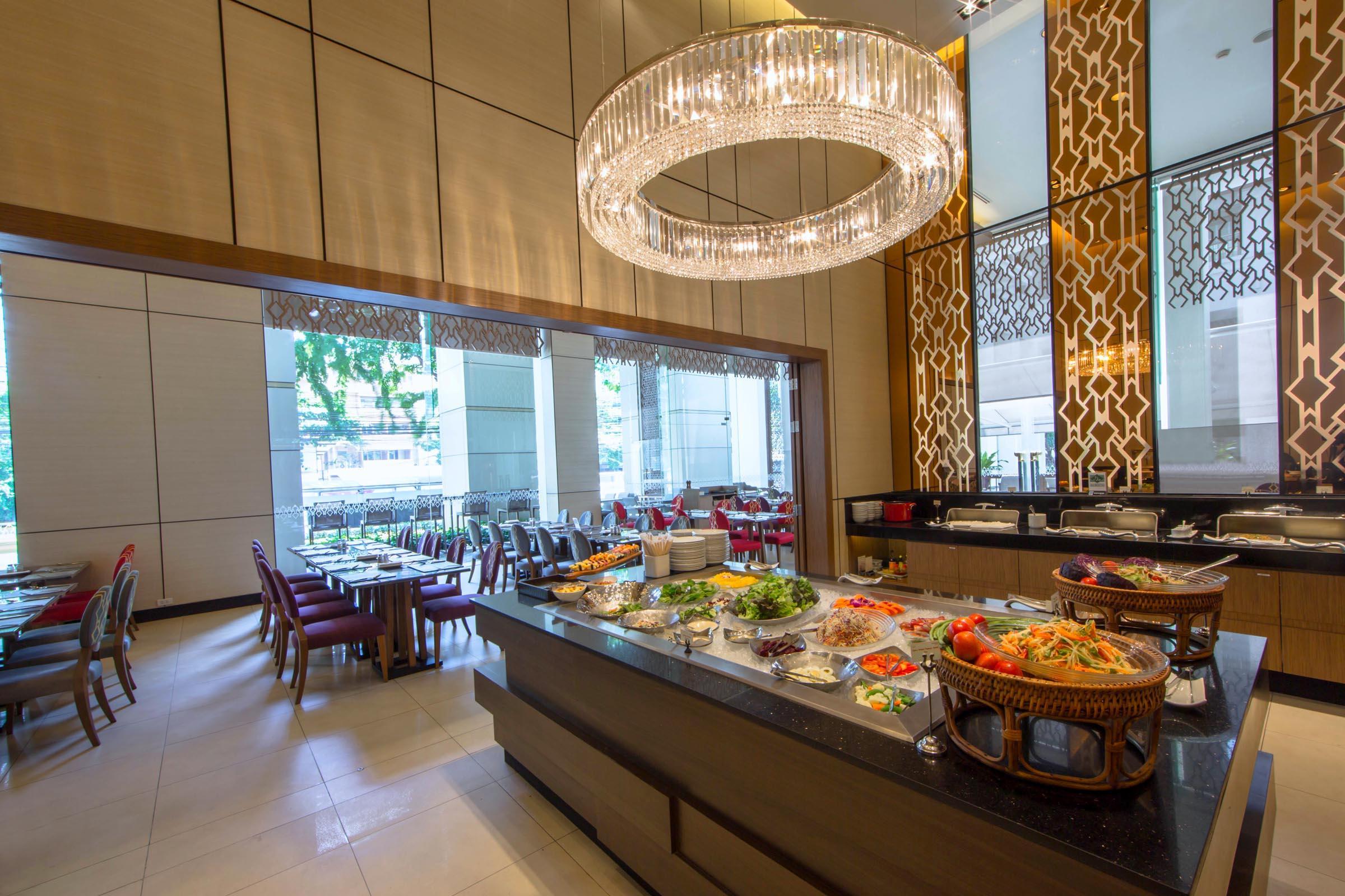 Grande Centre Point Ploenchit Hotel Bangkok Exterior photo The buffet at the hotel