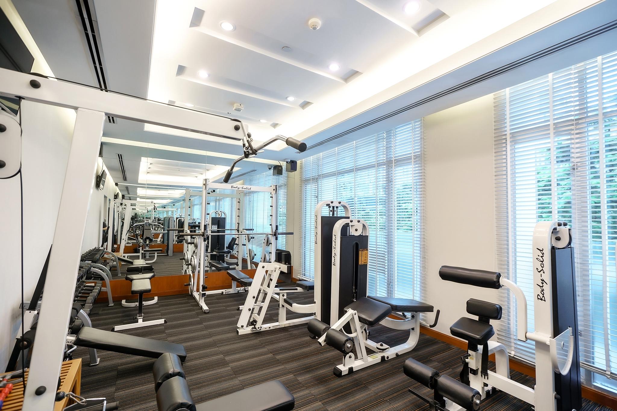 Grande Centre Point Ploenchit Hotel Bangkok Exterior photo The gym at the hotel