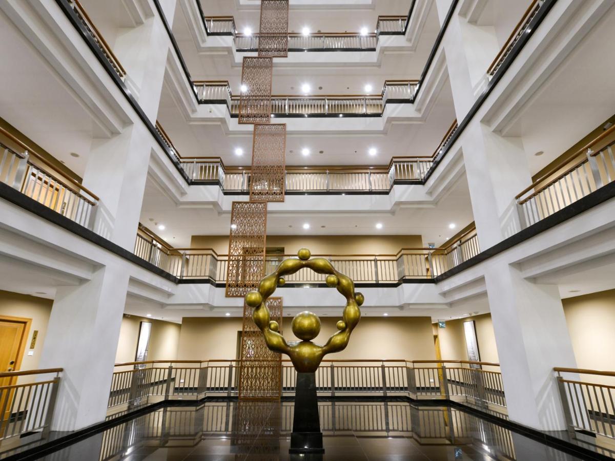 Grande Centre Point Ploenchit Hotel Bangkok Exterior photo The interior of the hotel