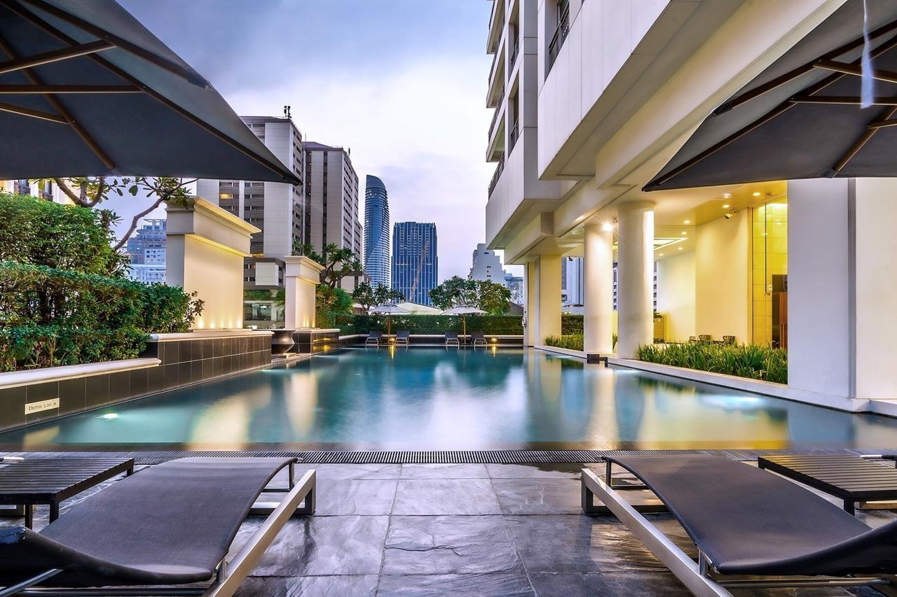 Grande Centre Point Ploenchit Hotel Bangkok Exterior photo The swimming pool at the hotel