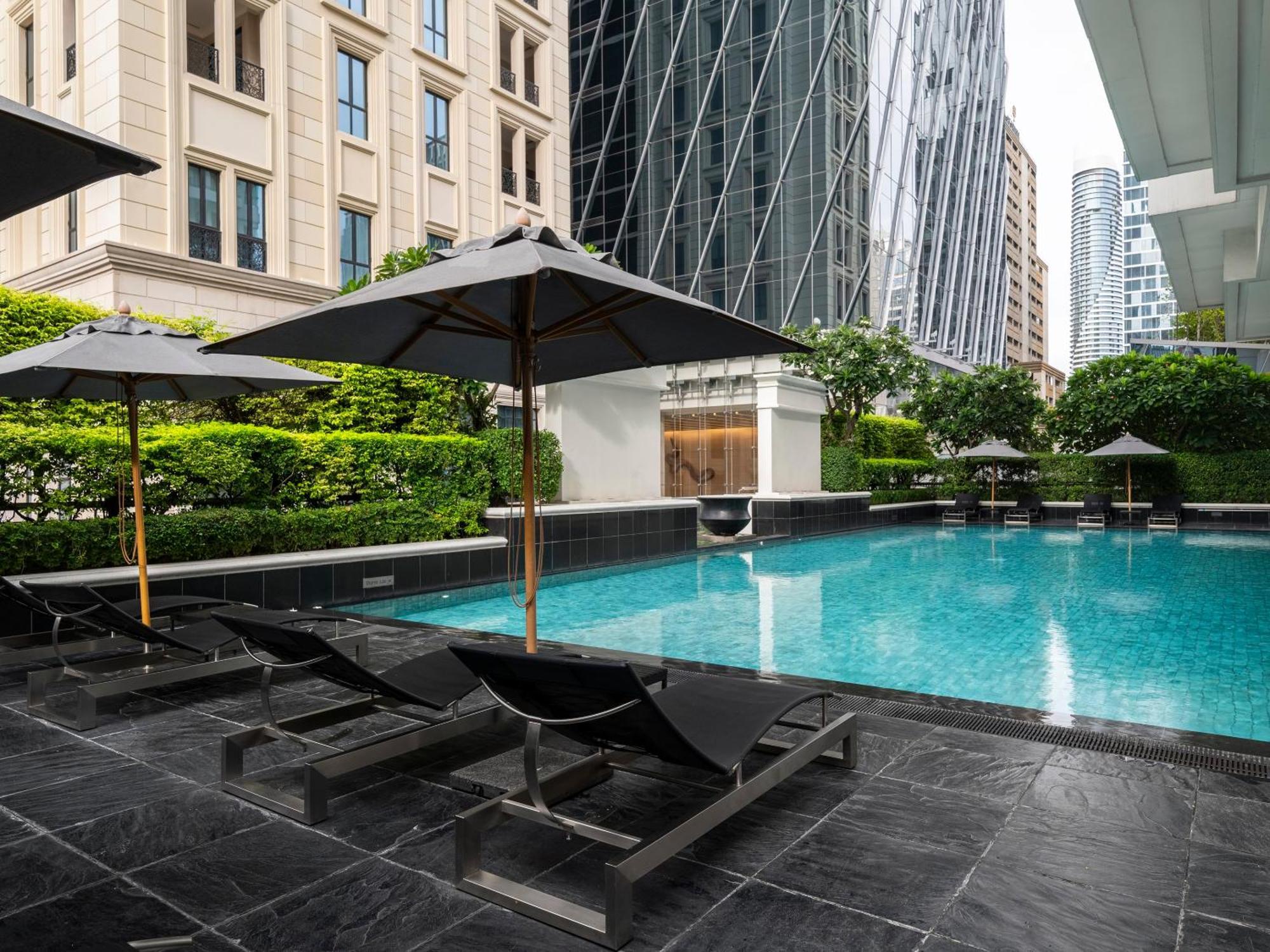 Grande Centre Point Ploenchit Hotel Bangkok Exterior photo The swimming pool at The Park, Bangkok